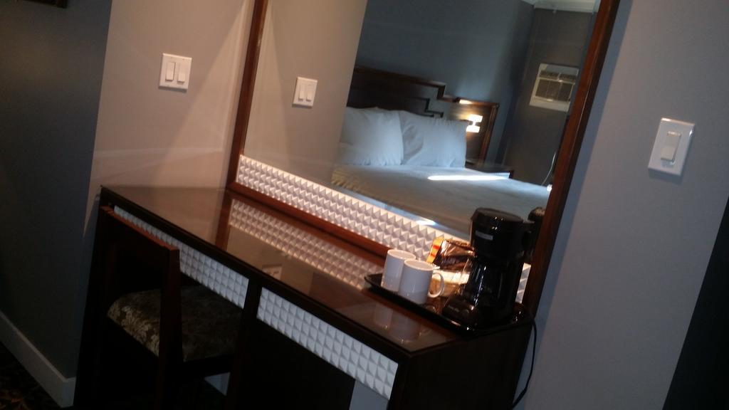 The Deluxe Hotel Vancouver Værelse billede